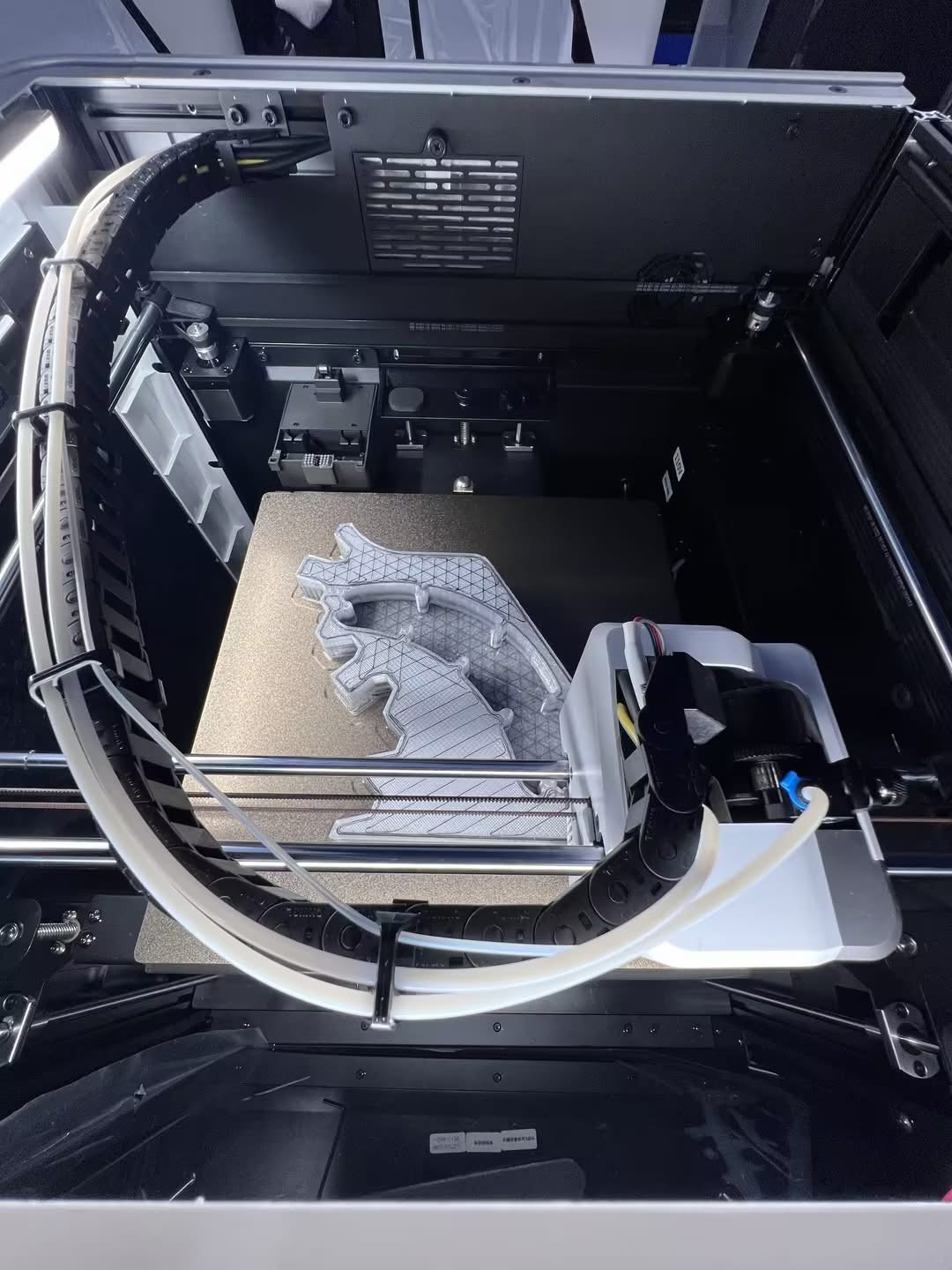 Pièce imprimée en 3D fibre continue par coextrusion